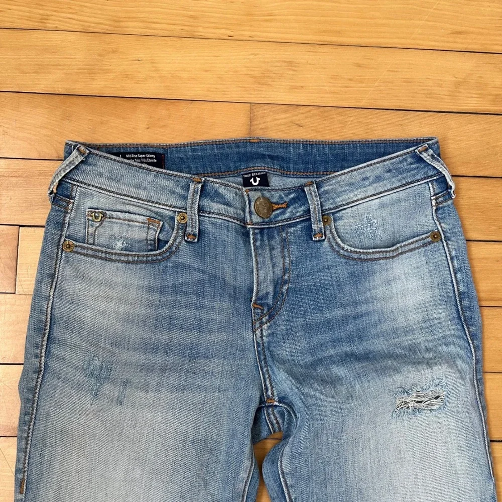 True Religion Halle Mid Rise Super Skinny Distressed Jeans Light Wash Blue 26 - Picture 4 of 11